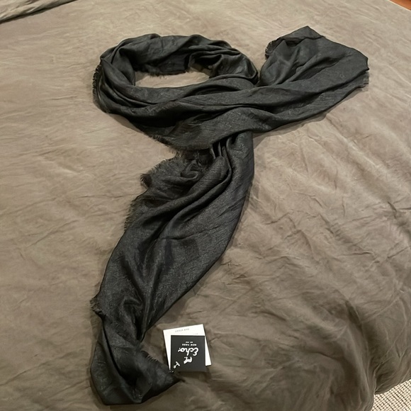 Echo Black Scarf - Picture 4 of 7